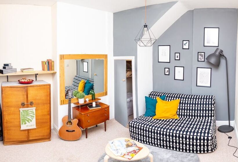 The Louis Armstrong Modern 3 Bedroom Apartment, Super Close To The City Centre