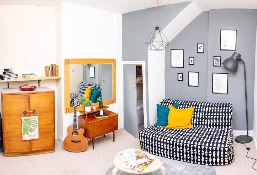 The Louis Armstrong  Modern 3 Bedroom Apartment, Super Close To The City Centre