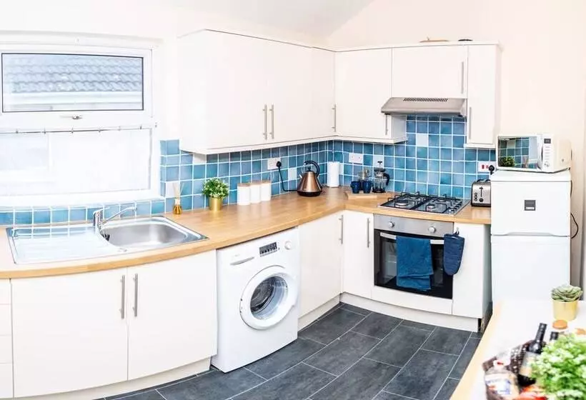 The Louis Armstrong  Modern 3 Bedroom Apartment, Super Close To The City Centre