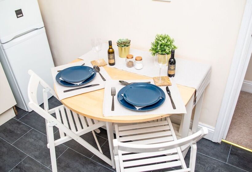 The Louis Armstrong Modern 3 Bedroom Apartment, Super Close To The City Centre