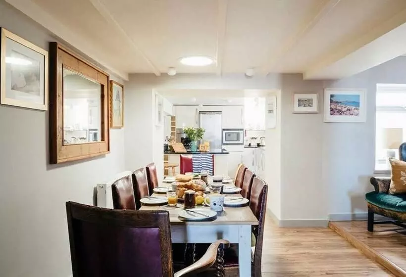6 Barnoon Terrace