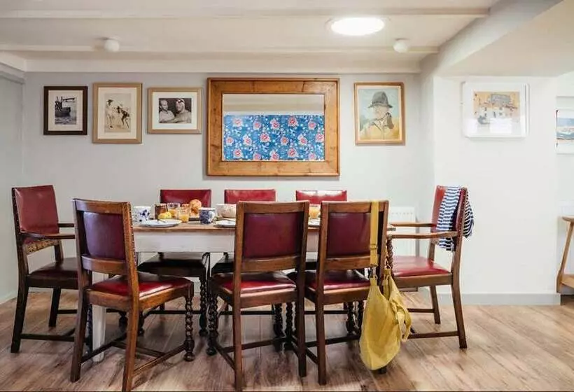 6 Barnoon Terrace