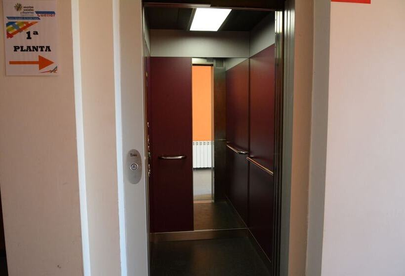 Albergue Villa De Nava De La Asunción   Hostel