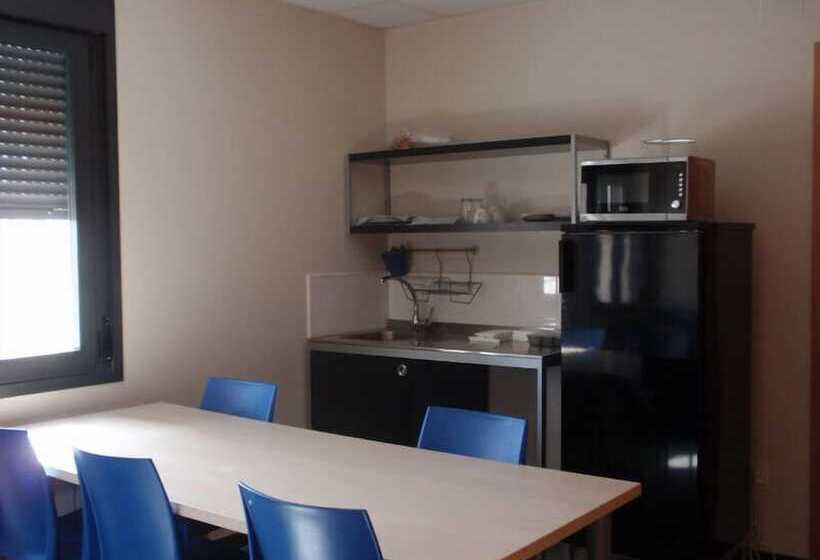 Albergue Villa De Nava De La Asunción   Hostel