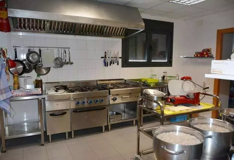 Albergue Villa De Nava De La Asunción   Hostel