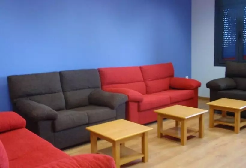 Albergue Villa De Nava De La Asunción   Hostel