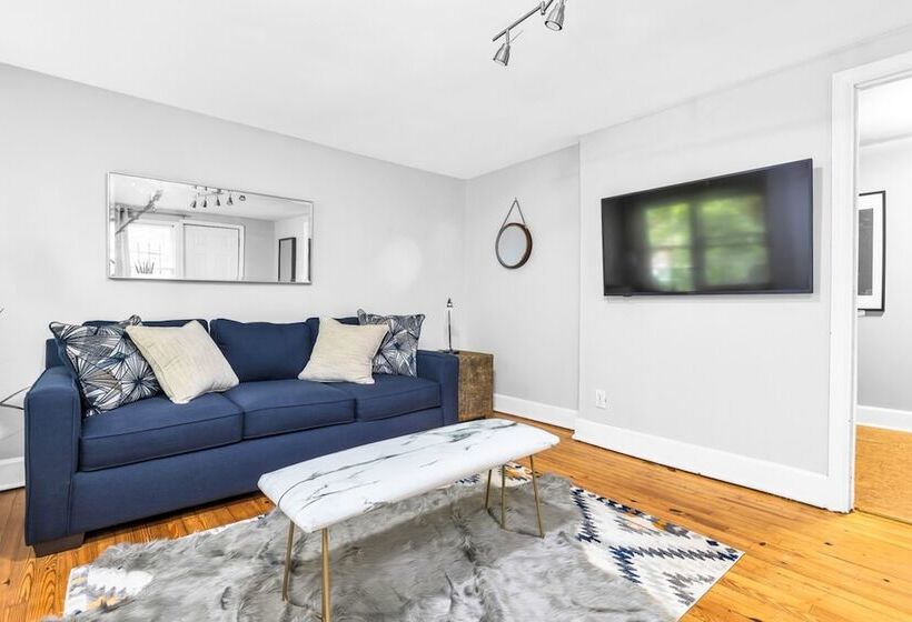 Charming Lavista Bungalow