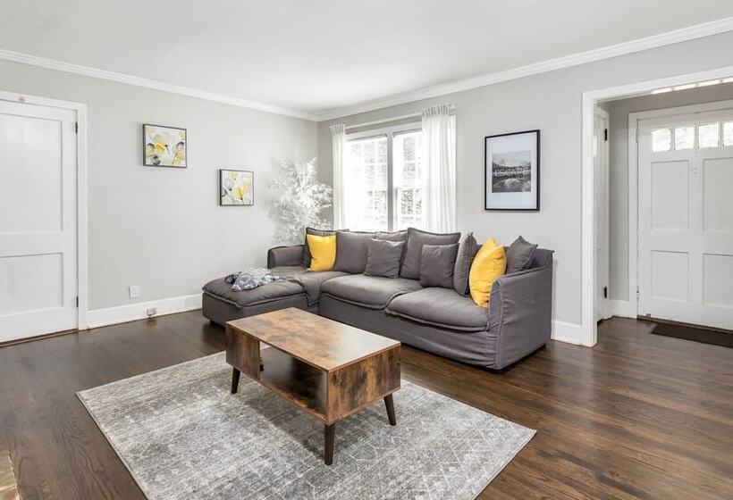 Charming Lavista Bungalow