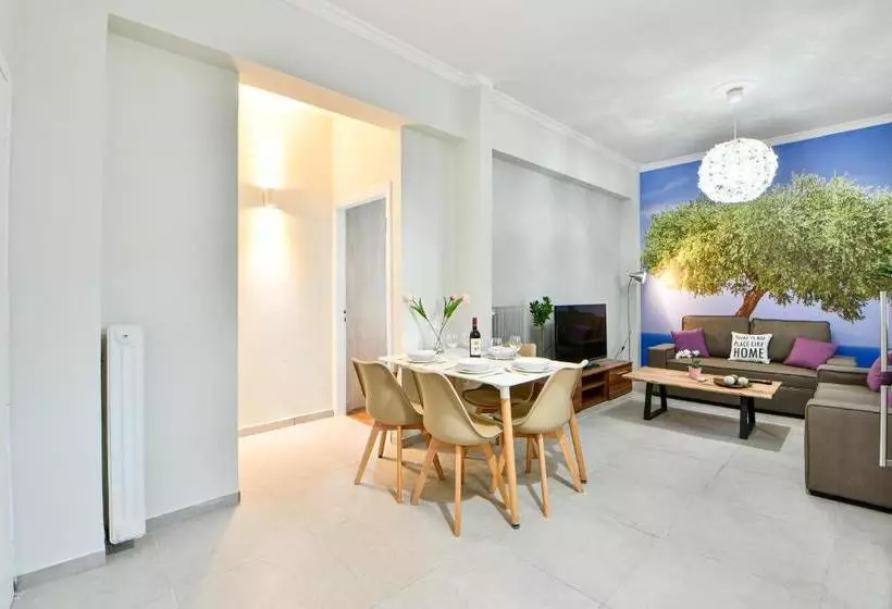 Fresh & Renovated Apartment Next To Metro Station