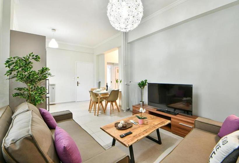 Fresh & Renovated Apartment Next To Metro Station