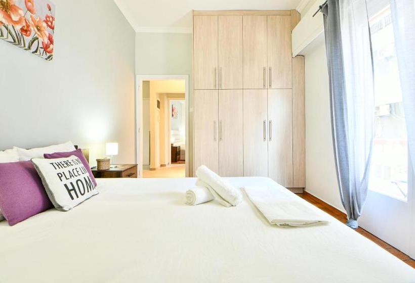 Fresh & Renovated Apartment Next To Metro Station