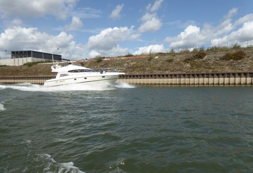 Отель Rhein Yacht Lexa