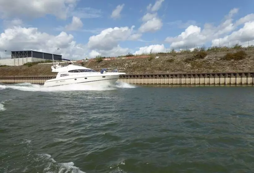 Hotelli Rhein Yacht Lexa