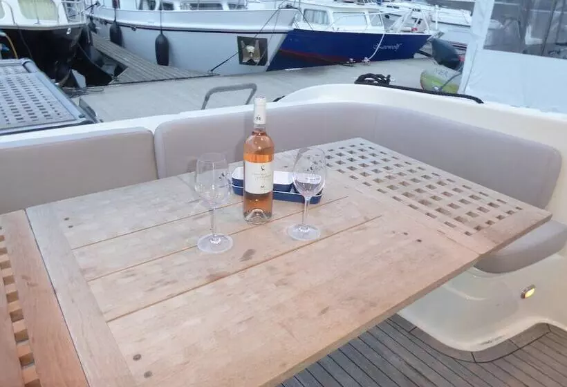 Hotelli Rhein Yacht Lexa