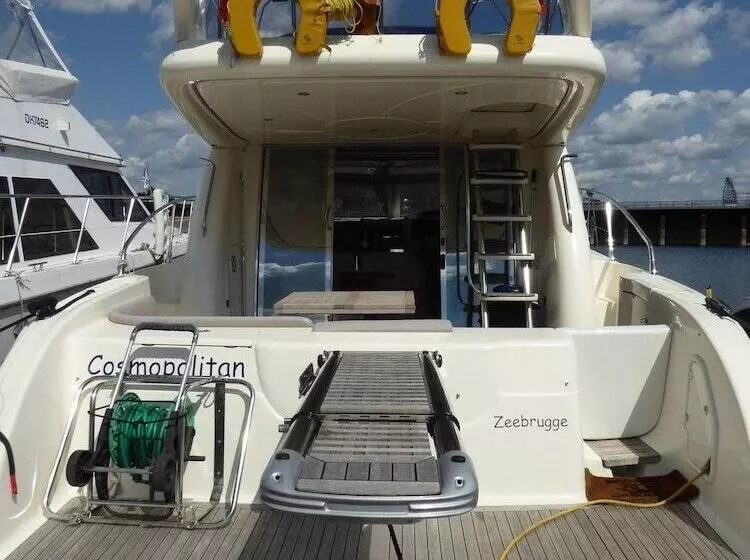 Hotelli Rhein Yacht Lexa