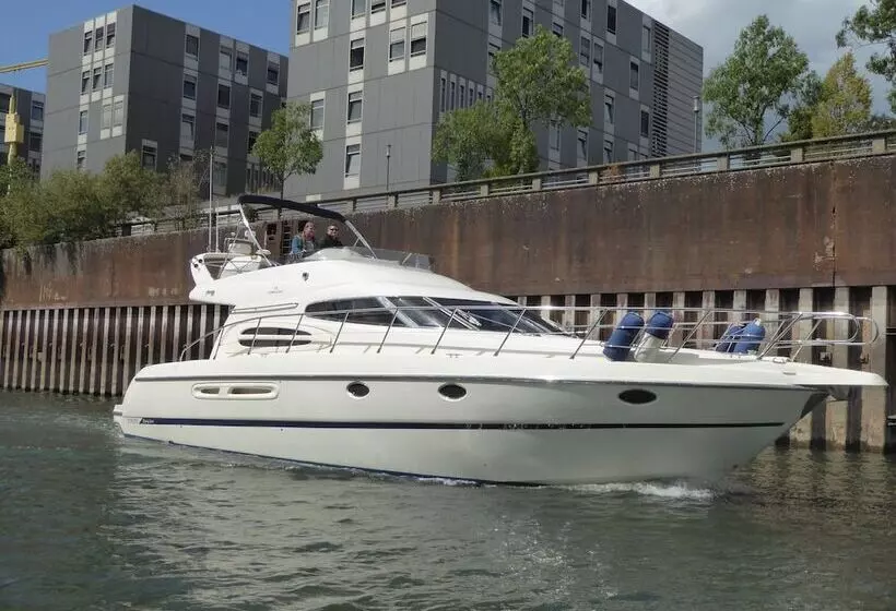 Hotelli Rhein Yacht Lexa