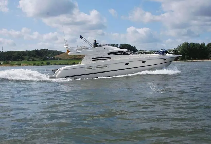 Hotelli Rhein Yacht Lexa