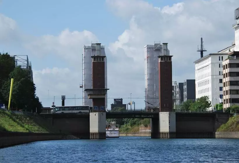 Hotelli Rhein Yacht Lexa