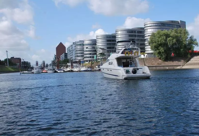 Hotelli Rhein Yacht Lexa