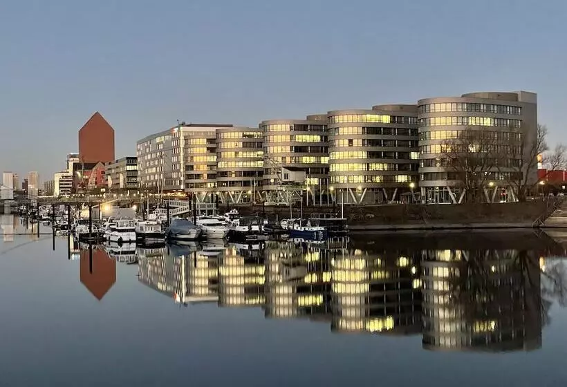 Hotelli Rhein Yacht Lexa