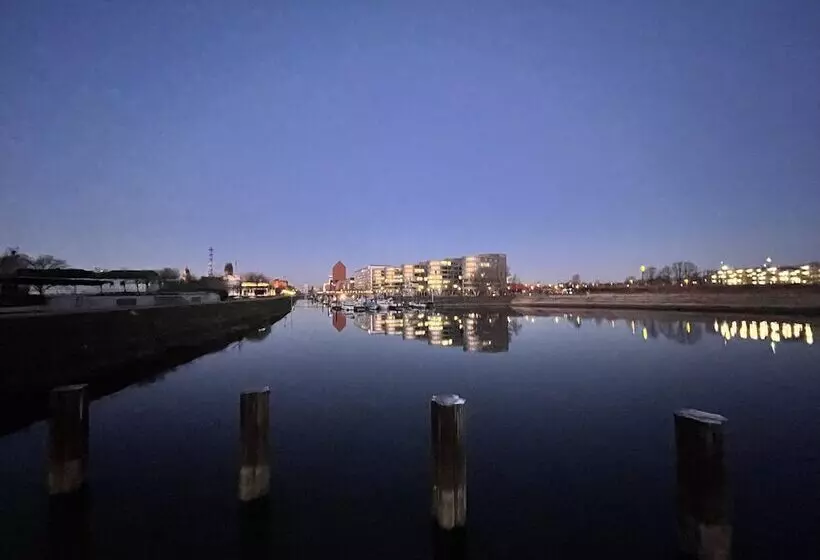 Hotelli Rhein Yacht Lexa