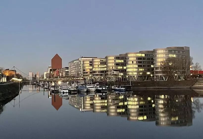 Hotelli Rhein Yacht Lexa