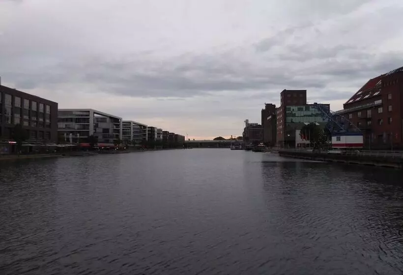 Hotelli Rhein Yacht Lexa