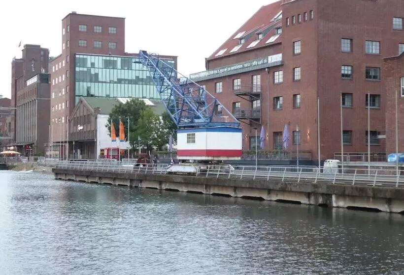 Hotelli Rhein Yacht Lexa