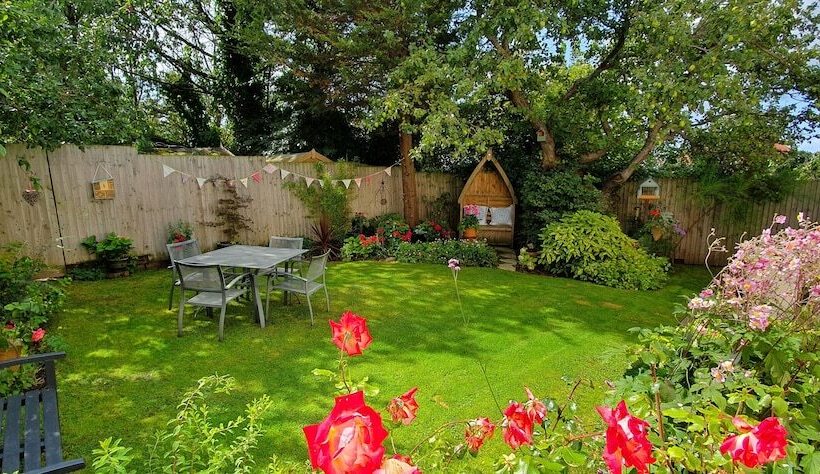 Vale View Cottages   The Coach House