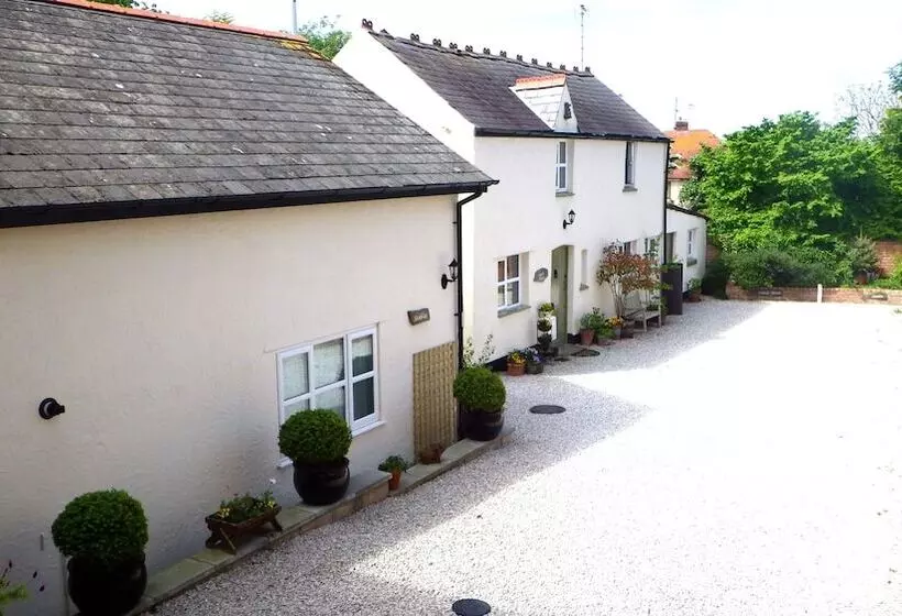 Vale View Cottages   The Coach House