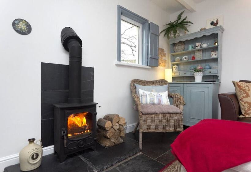 Vale View Cottages   The Coach House