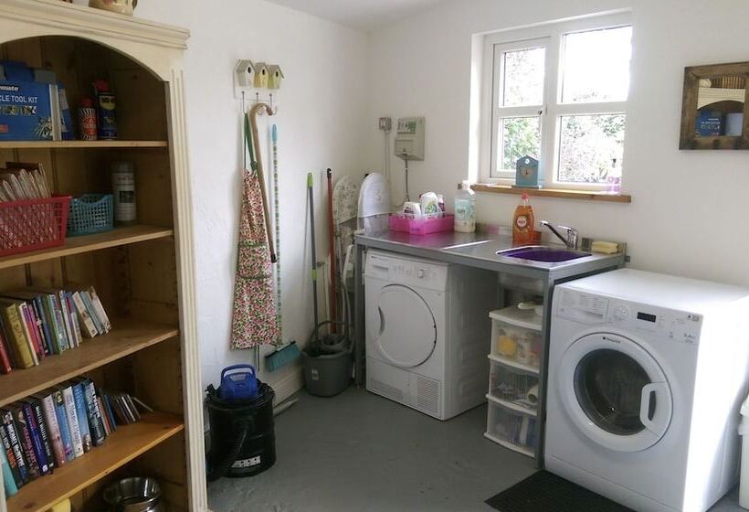 Vale View Cottages   The Coach House