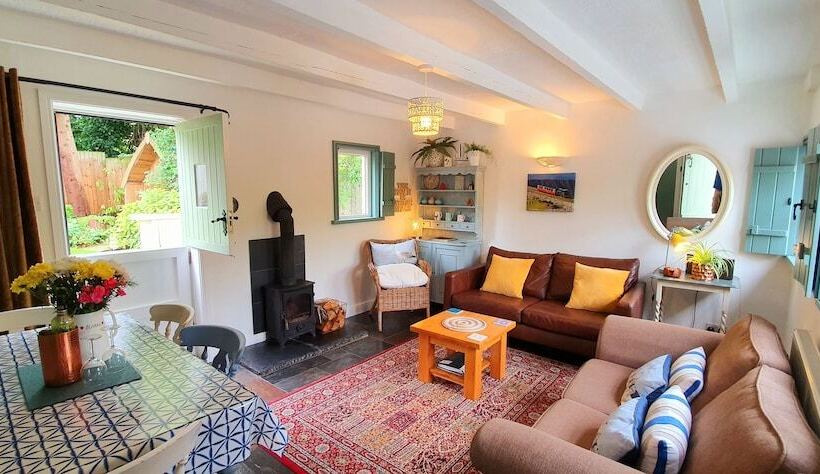 Vale View Cottages   The Coach House