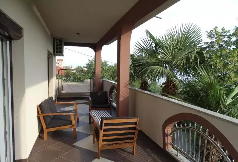 Apartment Mira
