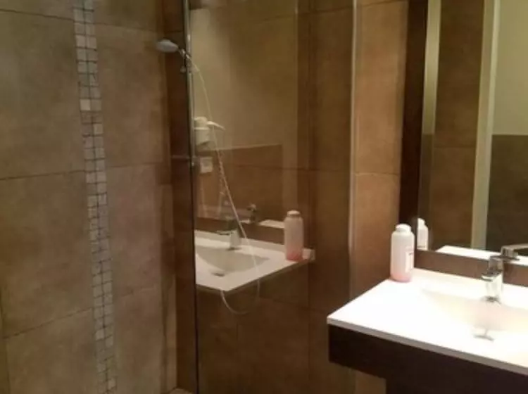 Aamiaismajoitus (B&B) L Oustaou