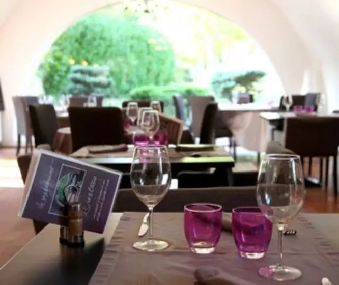 Aamiaismajoitus (B&B) L Oustaou