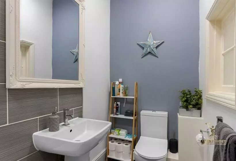 Central Exeter Apartment