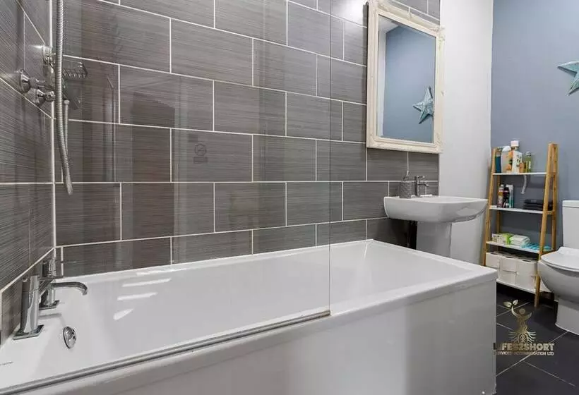 Central Exeter Apartment