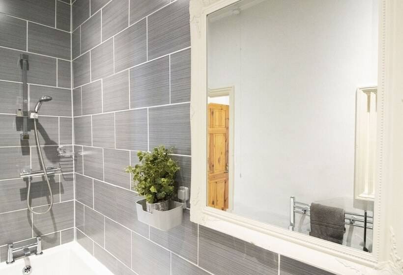 Central Exeter Apartment