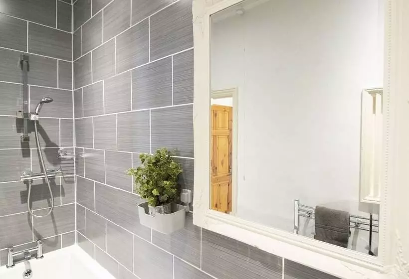 Central Exeter Apartment