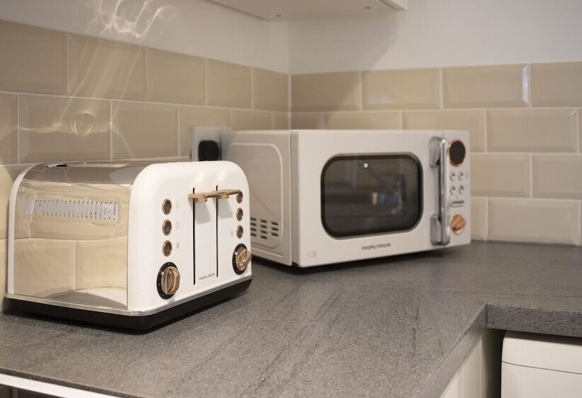 Central Exeter Apartment