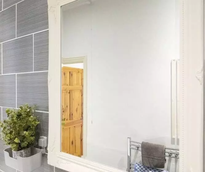 Central Exeter Apartment