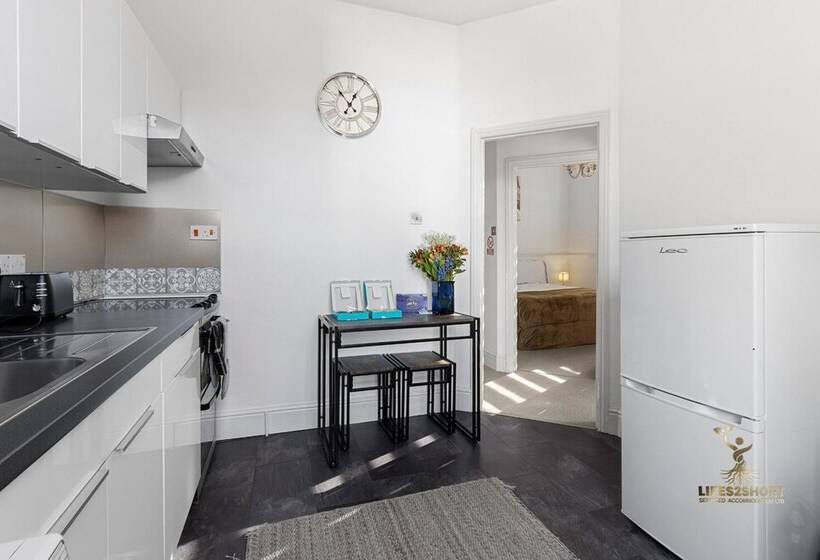 Central Exeter Apartment