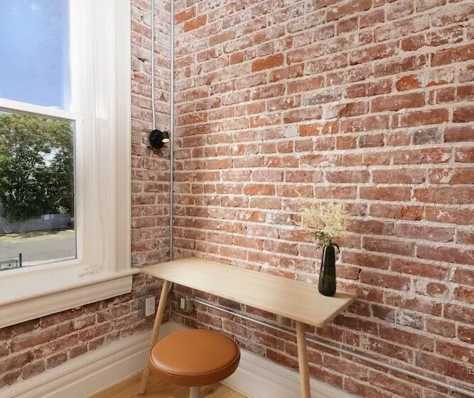 The Jesse Hotel & Bar