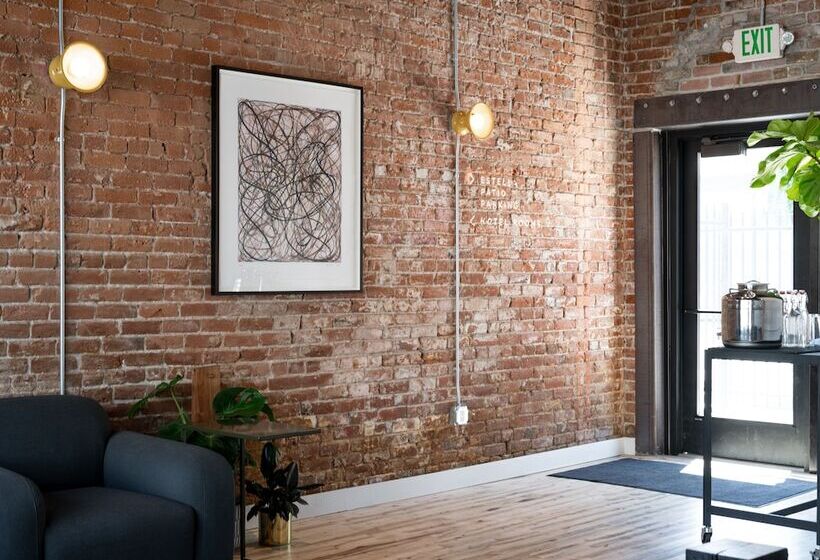 The Jesse Hotel & Bar