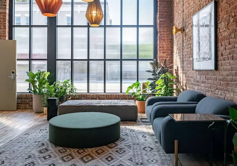 The Jesse Hotel & Bar