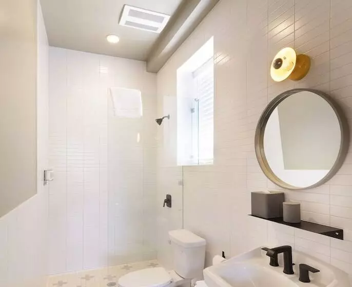 The Jesse Hotel & Bar