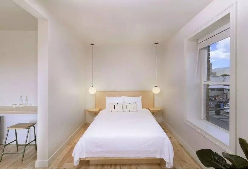 The Jesse Hotel & Bar