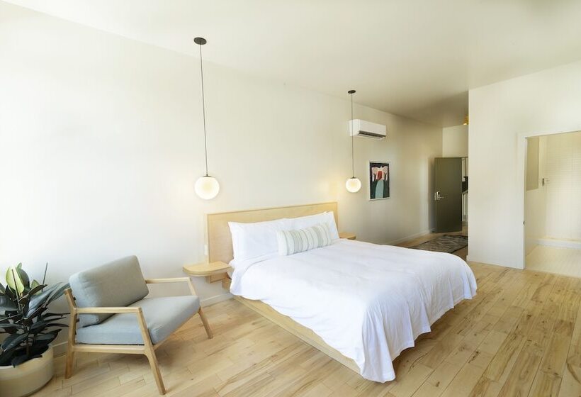 The Jesse Hotel & Bar