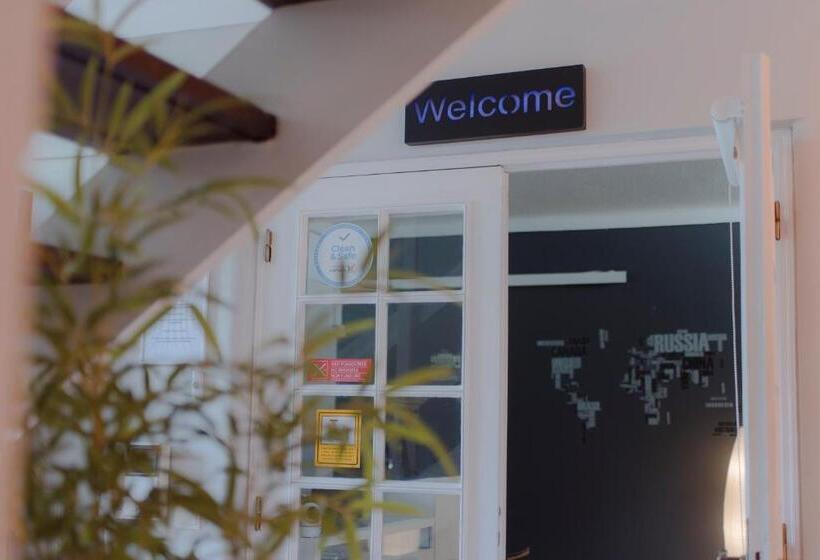 Pension Màhouse Guesthouse